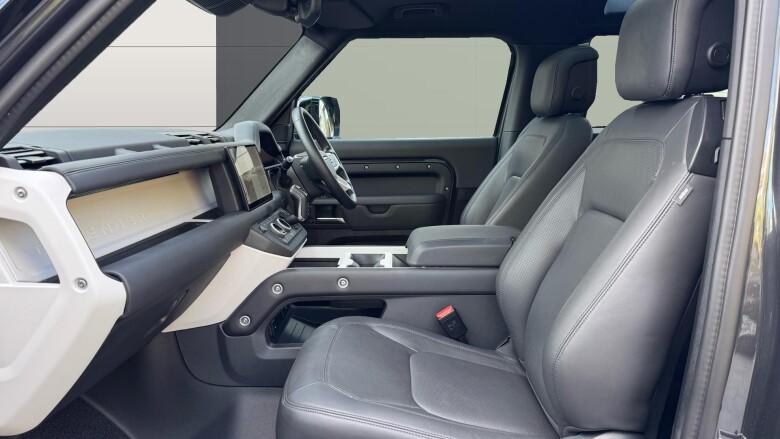 Land Rover Defender 3.0 D250 X-Dynamic HSE 90 3dr Auto Diesel Estate